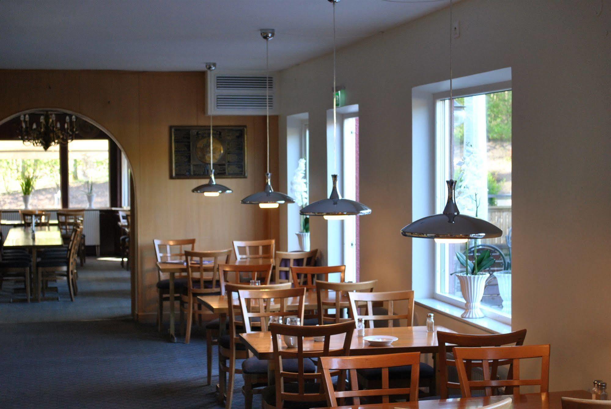 Slagsta Motell & Waerdshus Norsborg Extérieur photo